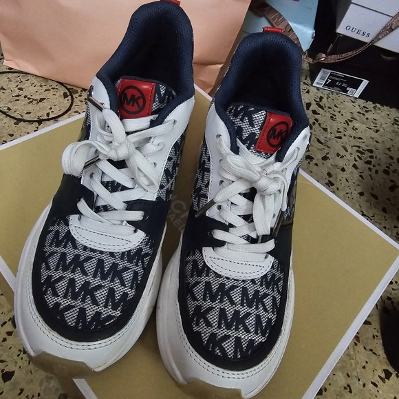 Michael Kors Sneakers - Picture 3 of 6